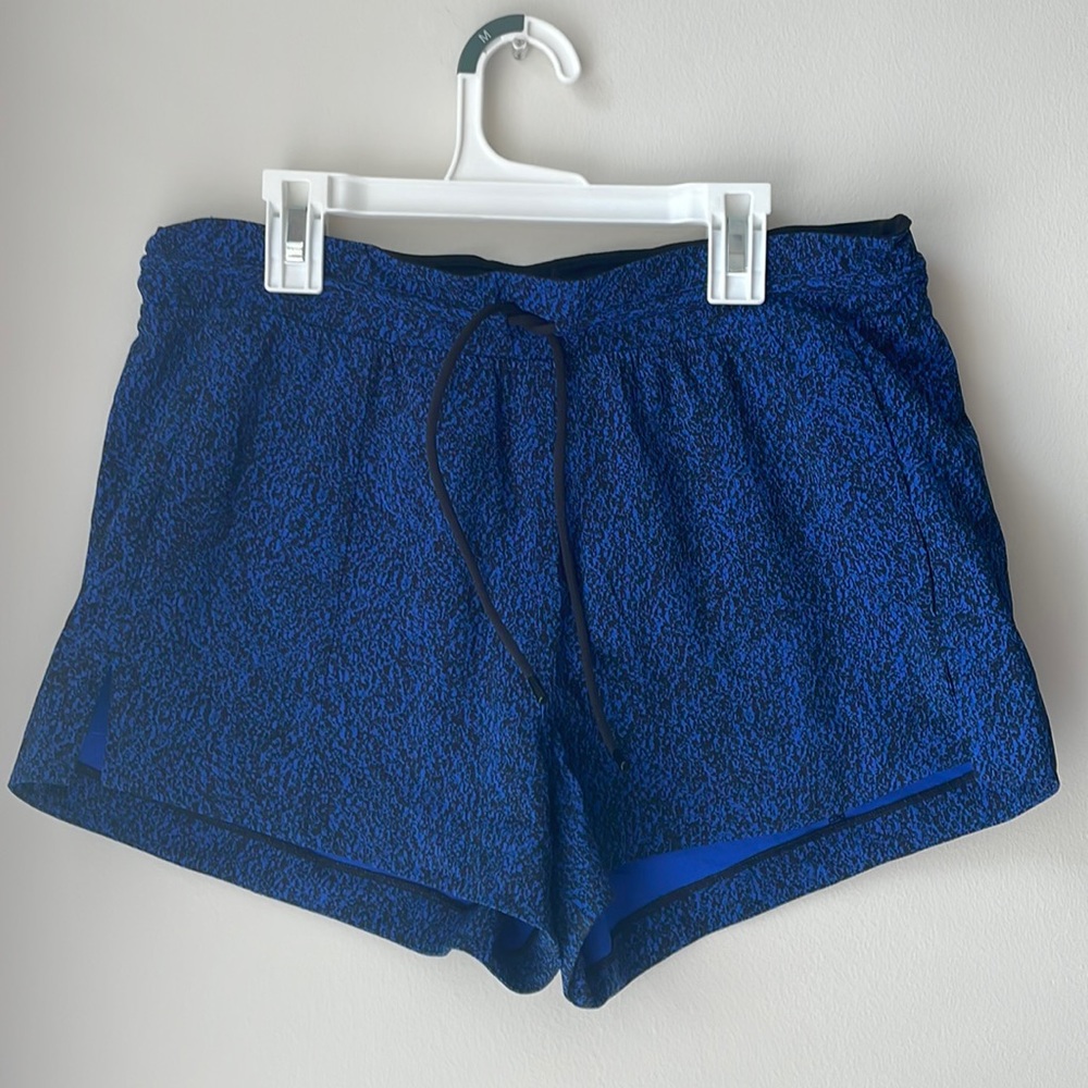LULU LEMON blue and black speckled shorts